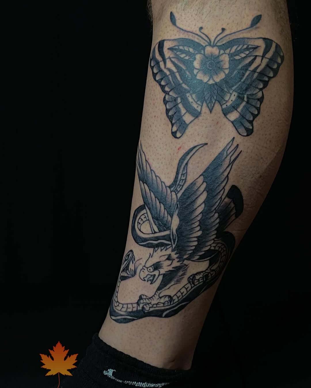 Професійне тату як вираз мистецтва: Изображение авторського татуювання, створеного в тату салоні в Луцьку, з використанням високоякісних матеріалів і технік чорного, кольорового татуювання, олдскул, реалізму, мінімалізму, японського стилю, геометрії та біомеханіки. Робота демонструє унікальний стиль і сучасне мистецтво, що приваблює аудиторію не лише з Луцька, але й з Ровно, Львова, Івано-Франківська, Чернівців і прилеглих міст