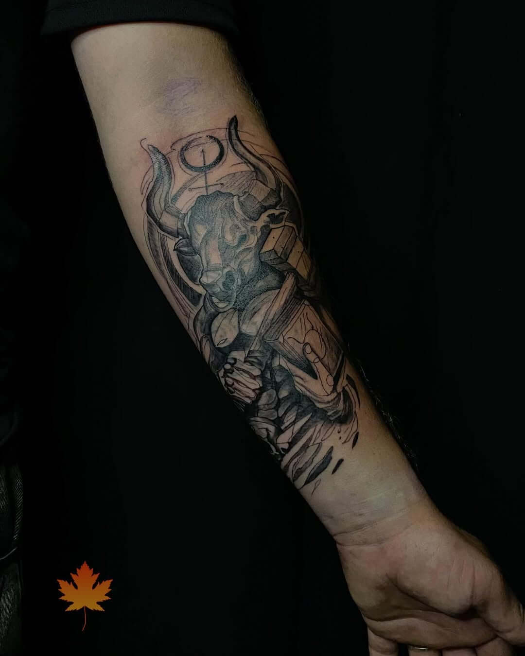 Тату з авторським креативом і мінімалізмом: Фото тату, створеного в професійній студії в Луцьку, що поєднує класичний реалізм з сучасними мінімалістичними тенденціями, з унікальними ескізами та яскравими акцентами. Ідеально для широкої аудиторії – з Луцька, Ровно, Львова, Чернівців та інших міст