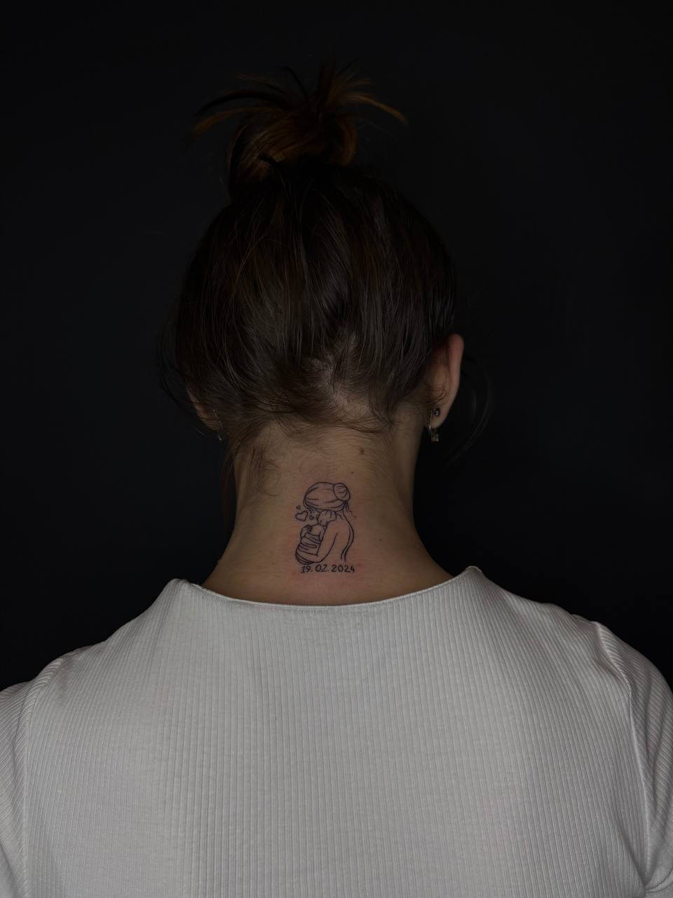 Тату рукав з авторським дизайном: Изображение сложного тату рукава, выполненного в лучших традиціях олдскул та японського стилю, с креативними геометричними элементами и минималістичними акцентами. Подходит для тех, хто ценит индивидуальність и сміливый стиль, из Луцька, Горохова, Ровно і Чернівців