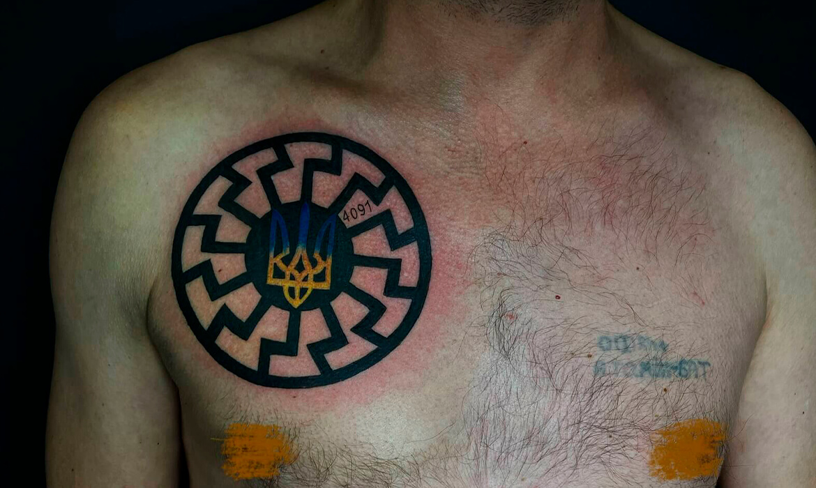 Креативне татуювання з використанням лайнворку: Зображення делікатного татуювання у стилі лайнворк, виконаного в тату салоні Луцька – для аудиторії з Києва, Харкова, Одеси, Львова, Дніпра, Запоріжжя, Вінниці, Полтави, Чернівців, Сум, Житомира, Черкас, Івано-Франківська, Ужгорода, Рівного, Тернополя, Хмельницького, Миколаєва, Херсона та Житомира